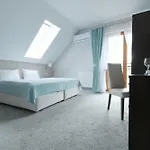 Palac Mortegi & - Restauracja Szlachecka, Spa, Basen, Sauny, Jazda Konna, Mini Zoo - Luksus, Relaks I Przyroda W Jednym! Hotel