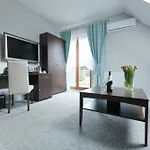 Palac Mortegi & - Restauracja Szlachecka, Spa, Basen, Sauny, Jazda Konna, Mini Zoo - Luksus, Relaks I Przyroda W Jednym! 4*
