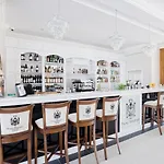Palac Mortegi & - Restauracja Szlachecka, Spa, Basen, Sauny, Jazda Konna, Mini Zoo - Luksus, Relaks I Przyroda W Jednym! Hotel