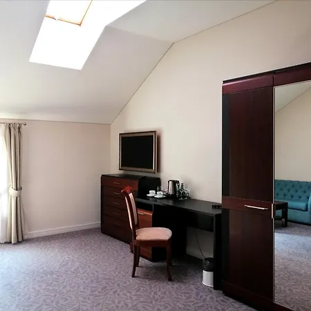 Palac Mortegi & Spa- Restauracja Szlachecka, Spa, Basen, Sauny, Jazda Konna, Mini Zoo- Luksus, Relaks I Przyroda W Jednym! Hotell 4*